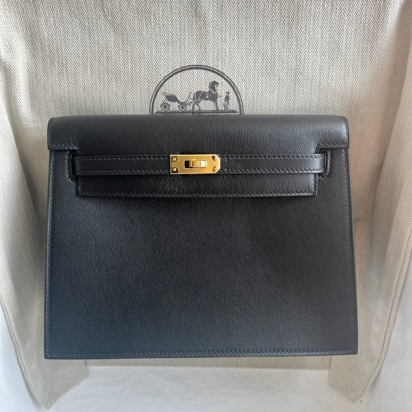 In stock Kelly danse 22cm Swift Color: Ck89 black Noir gold buckle, fully handmade wax stitching Ghw Stock - Image 9