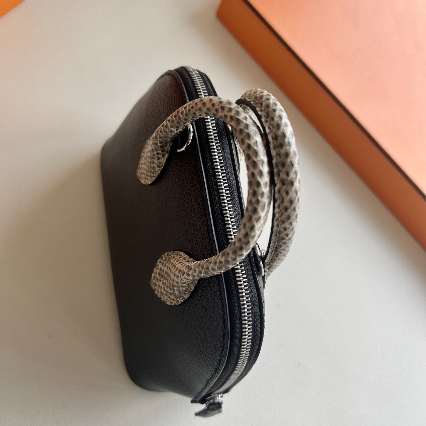 Mini Bolide 20cm Touch Chever spelled Lizard Color: Ck89 black with lizard natural color lizard, fully handmade wax stitching Silver buckle customized✈️ - Image 5