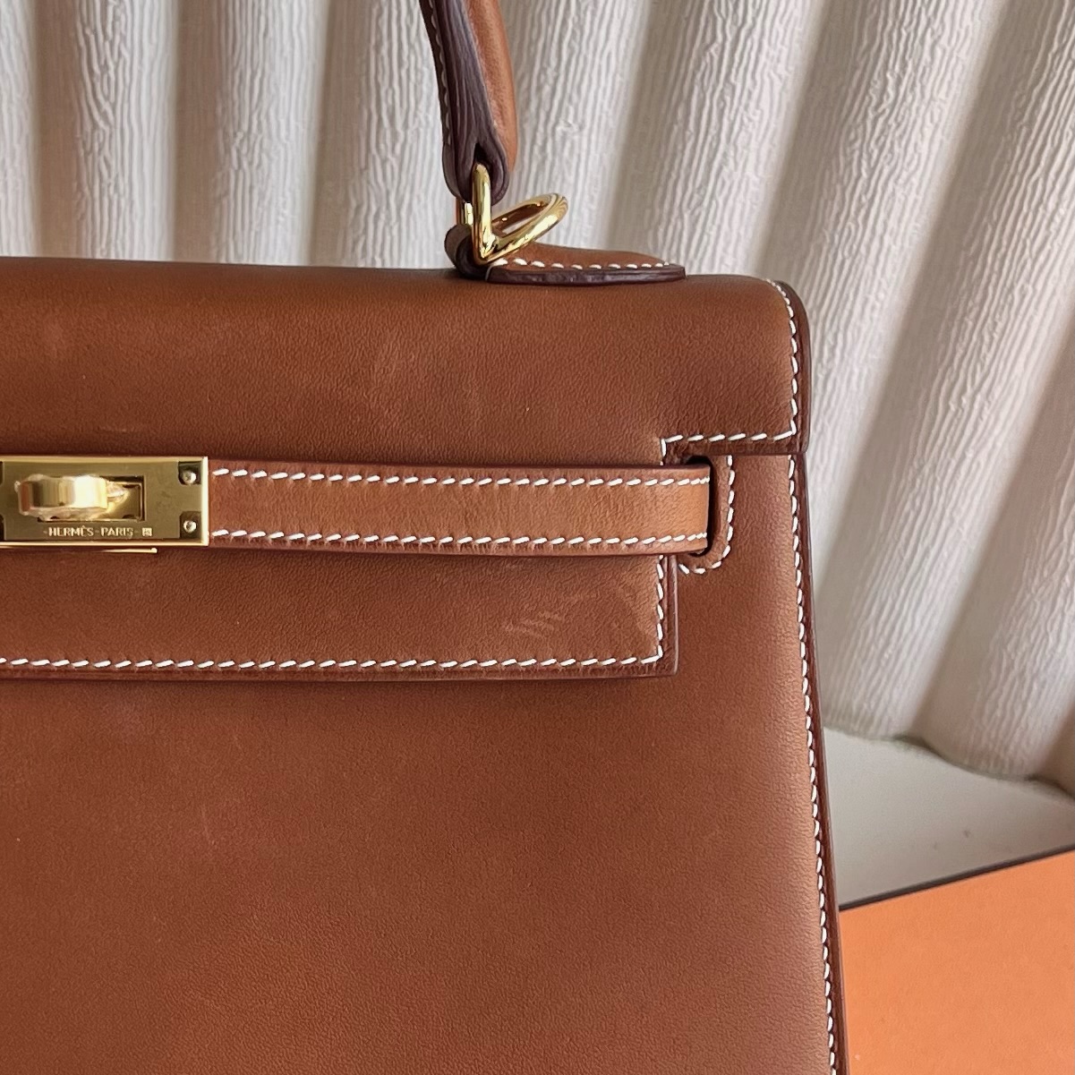 Kelly 25cm Barenia outseam plain saddle leather Color: 34 Fauve original color gold buckle fully handmade wax stitching Gold buckle customized✈️ - Image 2