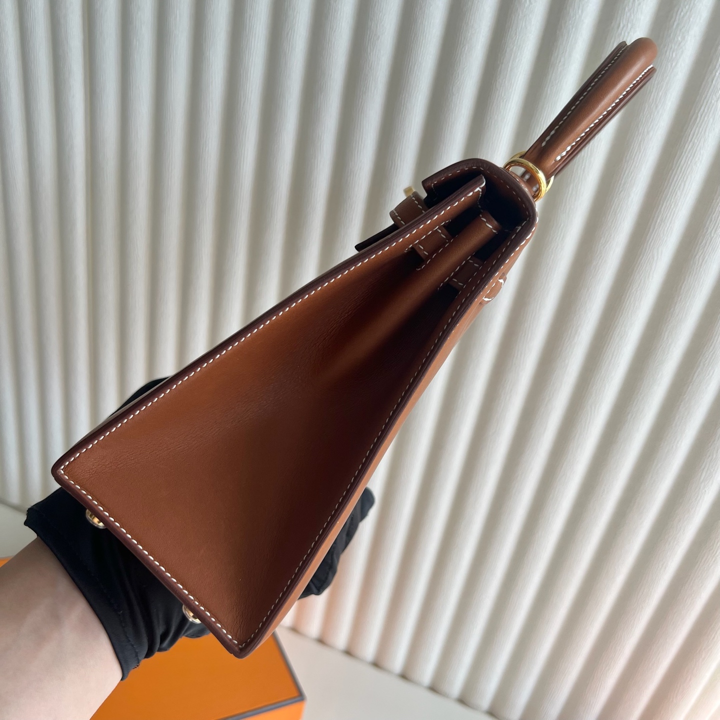 Kelly 25cm Barenia outseam plain saddle leather Color: 34 Fauve original color gold buckle fully handmade wax stitching Gold buckle customized✈️ - Image 3
