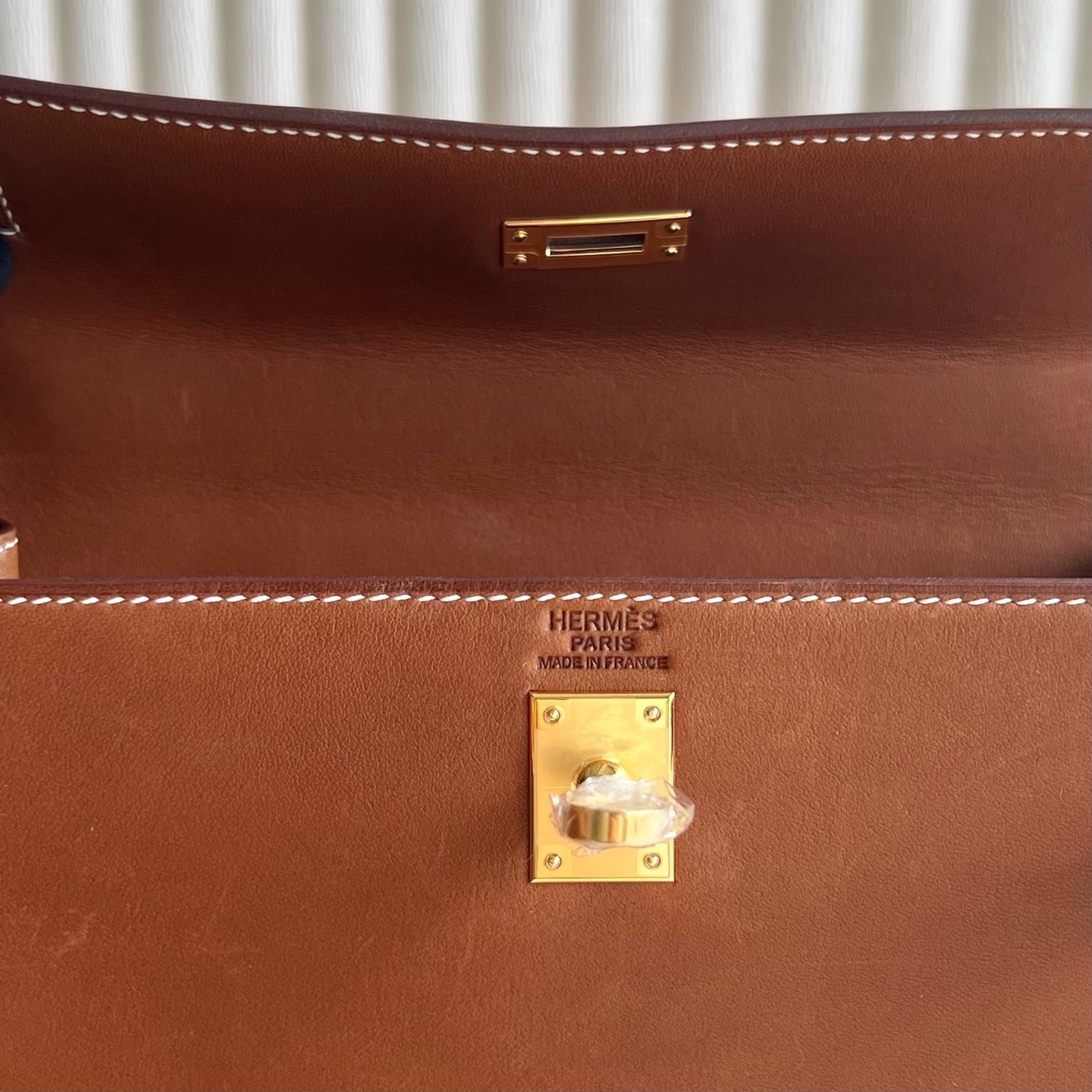 Kelly 25cm Barenia outseam plain saddle leather Color: 34 Fauve original color gold buckle fully handmade wax stitching Gold buckle customized✈️ - Image 9