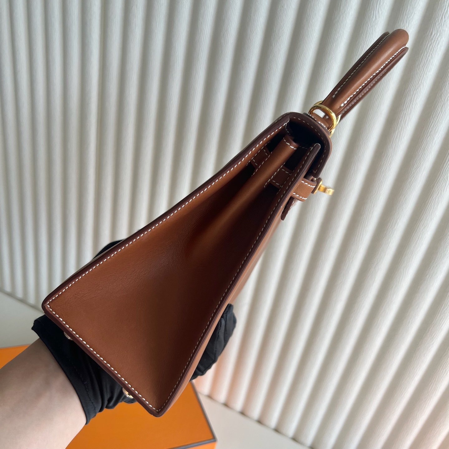 Kelly 25cm Barenia outseam plain saddle leather Color: 34 Fauve original color gold buckle fully handmade wax stitching Gold buckle customized✈️ - Image 10