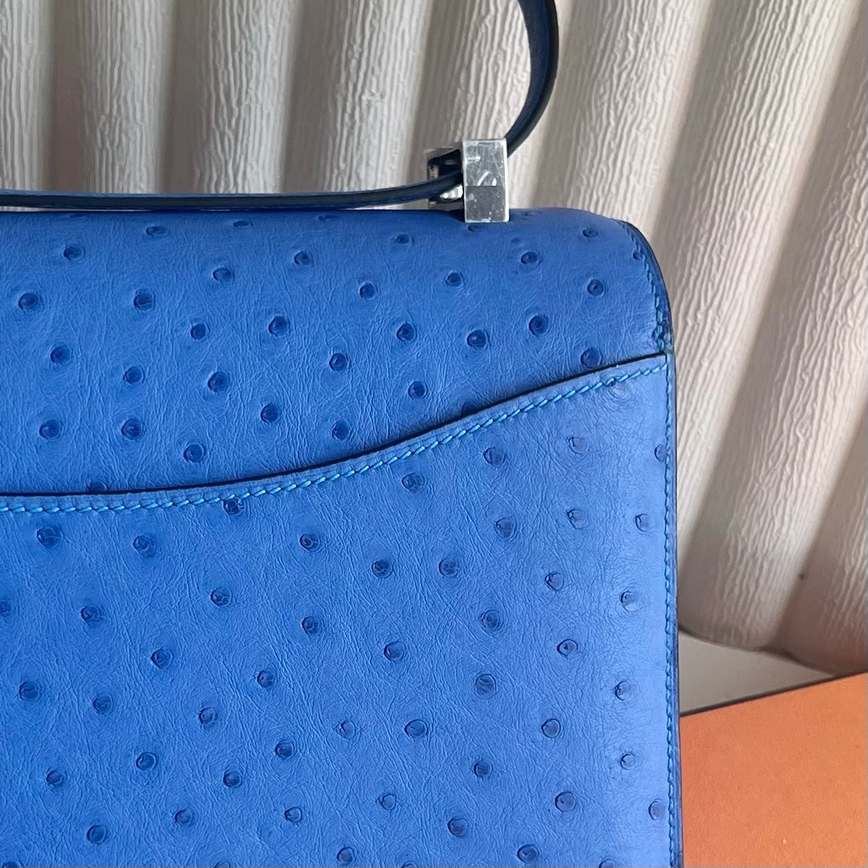 Constance 24cm single layer mirror model🪞Ostrich Color: O7 cornflower blue, fully handmade wax stitching Silver buckle customized✈️ - Image 5
