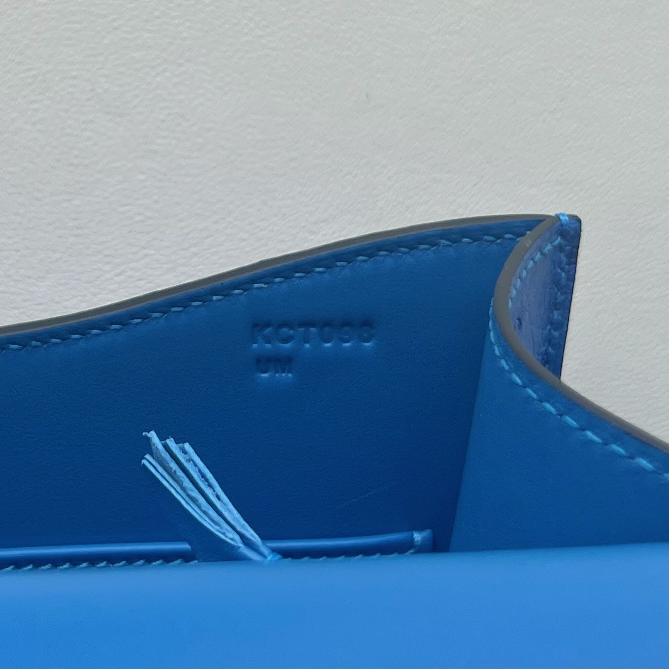 Constance 24cm single layer mirror model🪞Ostrich Color: O7 cornflower blue, fully handmade wax stitching Silver buckle customized✈️ - Image 7