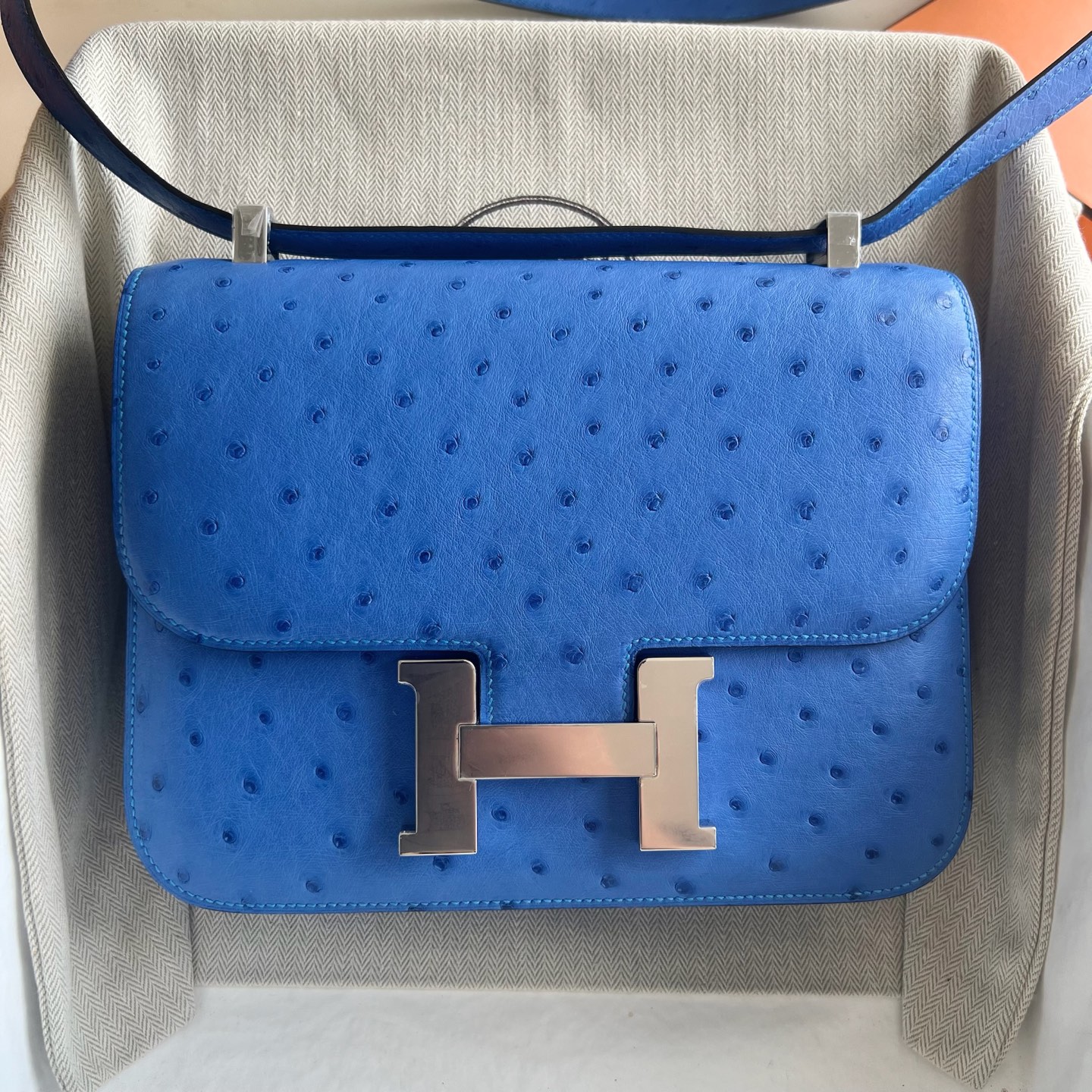 Constance 24cm single layer mirror model🪞Ostrich Color: O7 cornflower blue, fully handmade wax stitching Silver buckle customized✈️ - Image 11