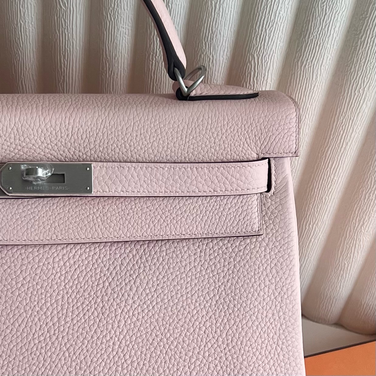 Kelly 32cm Clemence original imported large cowhide leather Color: M7 love powder inside, M4 milk gray, fully handmade wax stitching Frosted silver buckle customized✈️ - Image 2