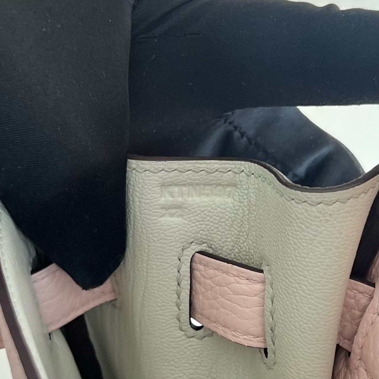 Kelly 32cm Clemence original imported large cowhide leather Color: M7 love powder inside, M4 milk gray, fully handmade wax stitching Frosted silver buckle customized✈️ - Image 5