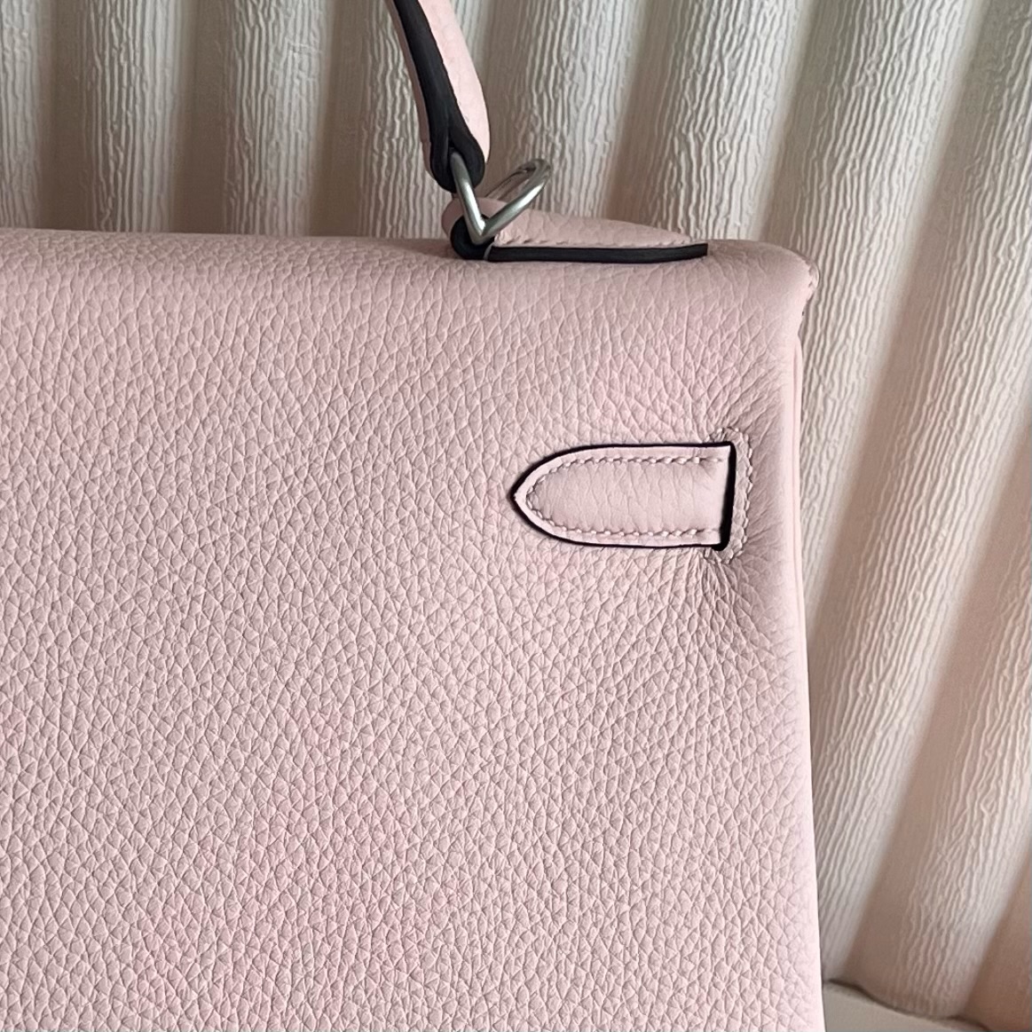 Kelly 32cm Clemence original imported large cowhide leather Color: M7 love powder inside, M4 milk gray, fully handmade wax stitching Frosted silver buckle customized✈️ - Image 9