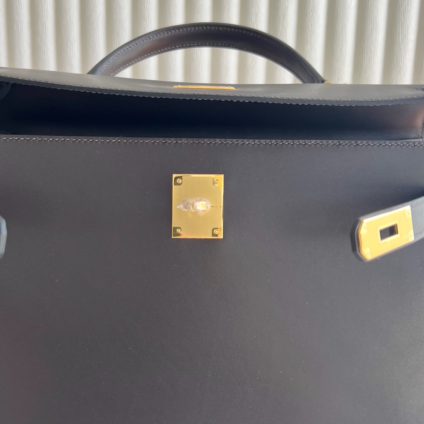 Kelly 32cm Barenia plain saddle leather Color: 46 ebony color Ebene fully handmade wax stitching Original hardware hand-engraved Gold buckle customized✈️ - Image 7