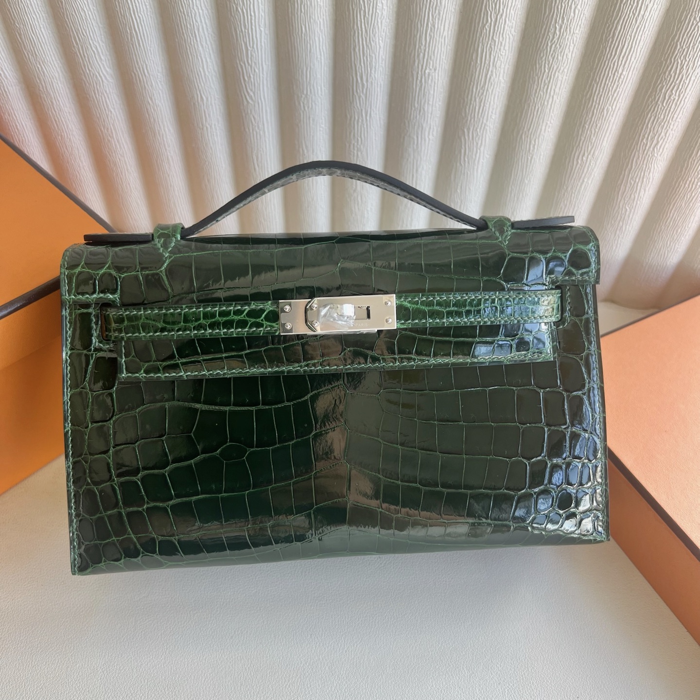 MiniKelly Pochette 22cm Glossy Nile Crocodile Shiny Nilo Crocodile Color: Ck67 emerald Vert Fonce fully handmade wax stitching Silver buckle customized✈️