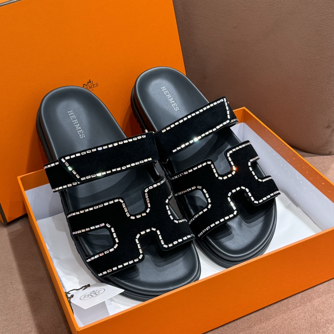 Hermers new spring and summer new rhinestones are available🐎 This stunning and sparkling rhinestone shoe is classic yet timeless