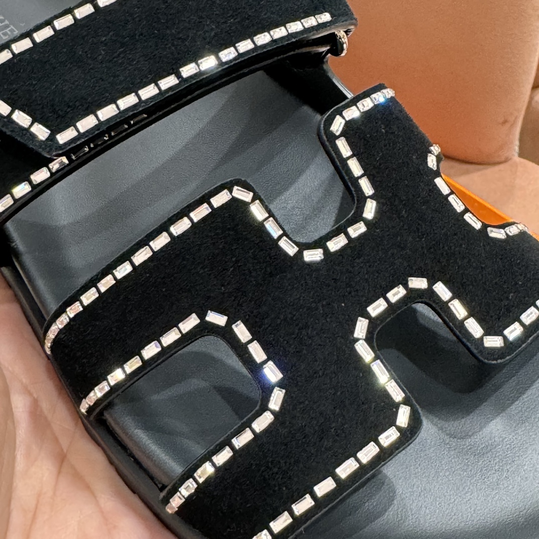 Hermers new spring and summer new rhinestones are available🐎 This stunning and sparkling rhinestone shoe is classic yet timeless - Image 4
