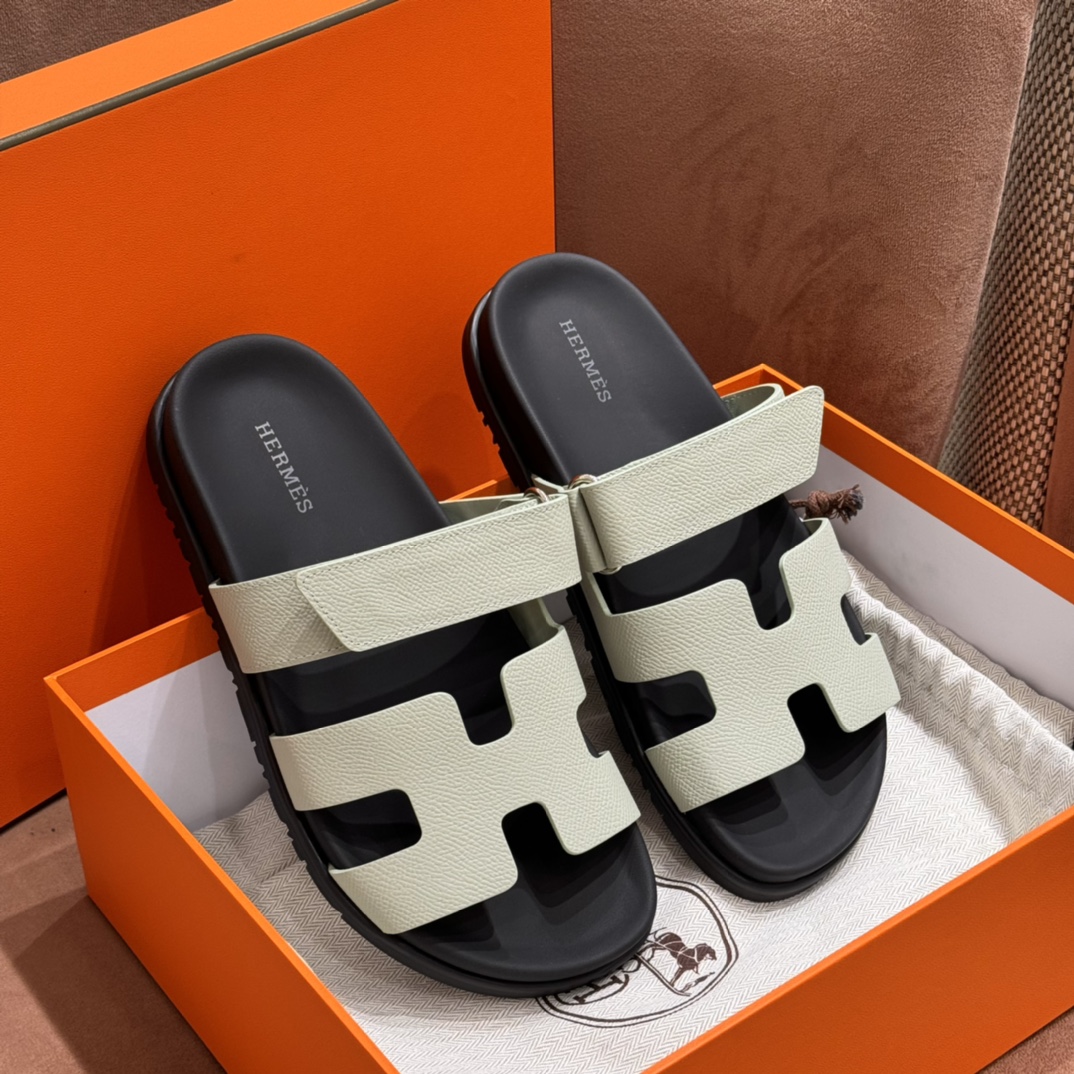 The shoes of the second uncle of the H family are here