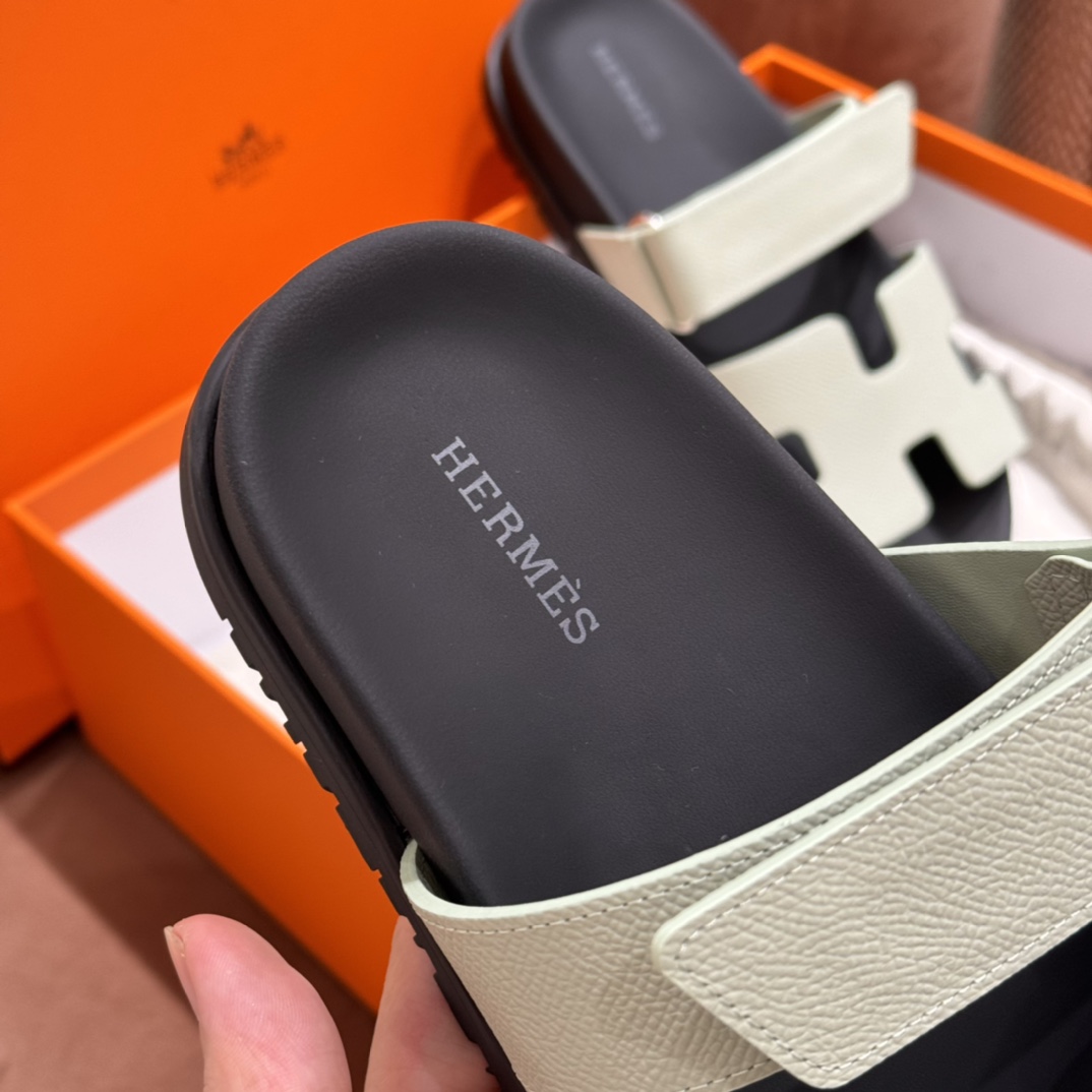 The shoes of the second uncle of the H family are here - Image 5