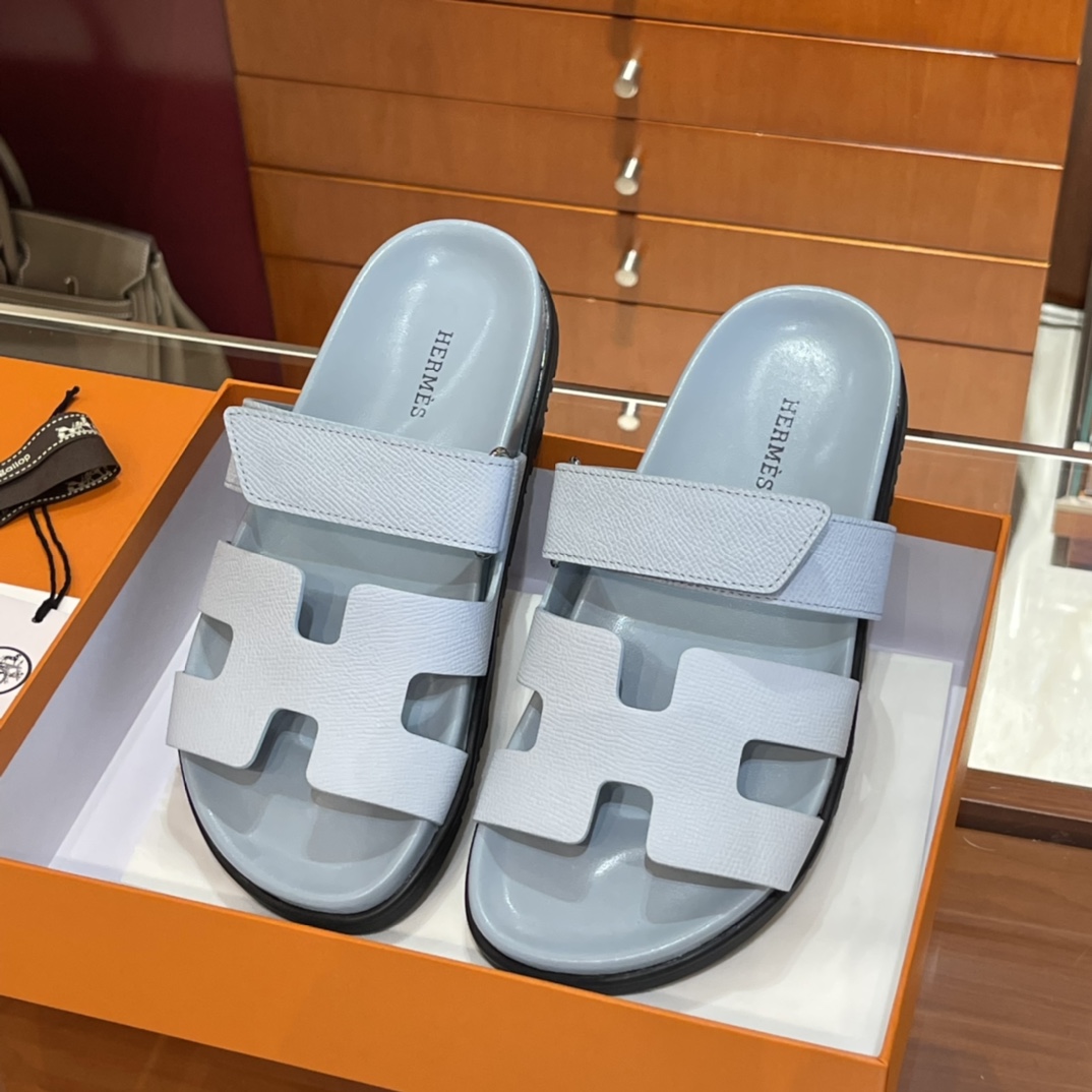 The new color of H family’s chypre shoes🐎🐎🐎 is so cute