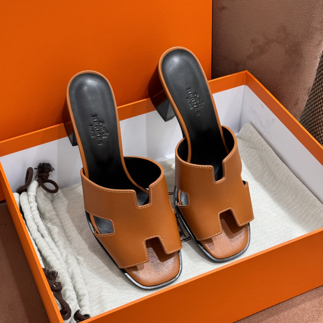 Hermès new high heels Upper material calfskin/Calfskin Bottom materials/Bottom materials: leather outsole/Dermal outsole Heel height 6cm Customizable size: 34-41, (half size can be customized, half size is not returnable, 34 is not returnable, 41 is not returnable) Can be customized half code, half code is not exchangeable, 34 is not exchangeable, 41 is not exchangeable Our products are all handmade The production cycle is about 15 working days
