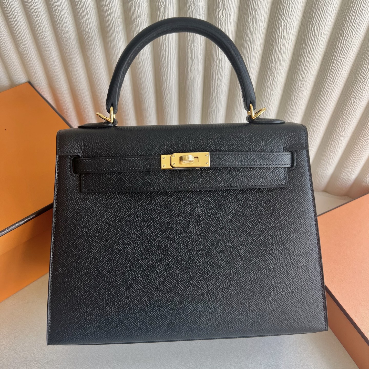 Kelly 25cm Epsom Color: Ck89 black Noir fully handmade wax thread sewing Original hardware hand-engraved Gold buckle customized✈️