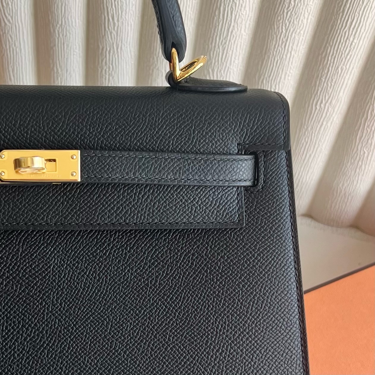 Kelly 25cm Epsom Color: Ck89 black Noir fully handmade wax thread sewing Original hardware hand-engraved Gold buckle customized✈️ - Image 2