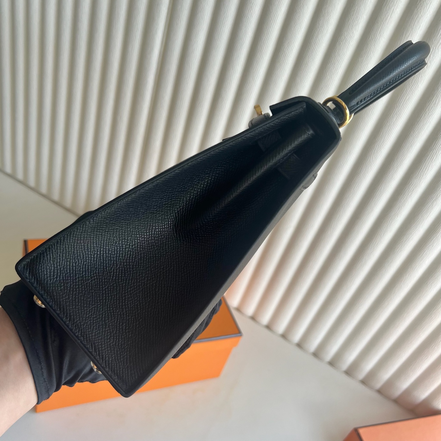 Kelly 25cm Epsom Color: Ck89 black Noir fully handmade wax thread sewing Original hardware hand-engraved Gold buckle customized✈️ - Image 3