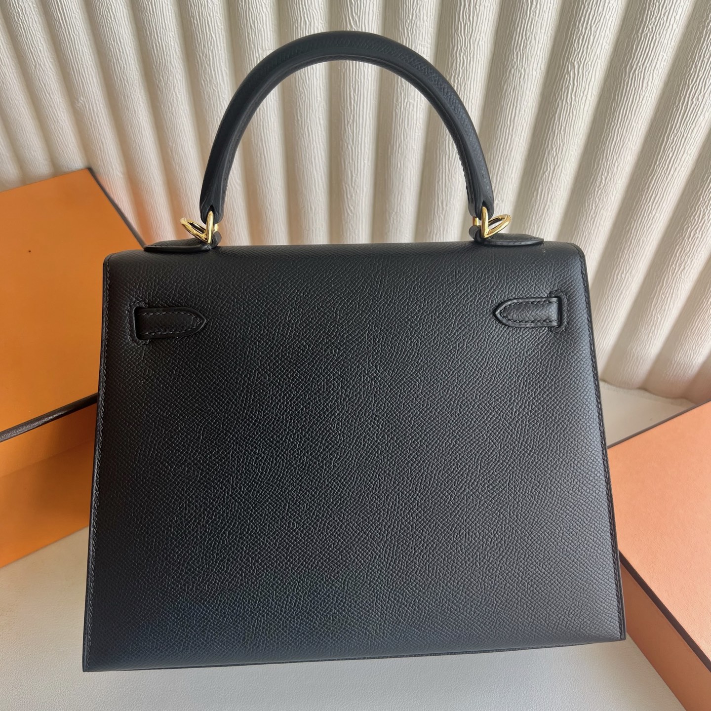 Kelly 25cm Epsom Color: Ck89 black Noir fully handmade wax thread sewing Original hardware hand-engraved Gold buckle customized✈️ - Image 4