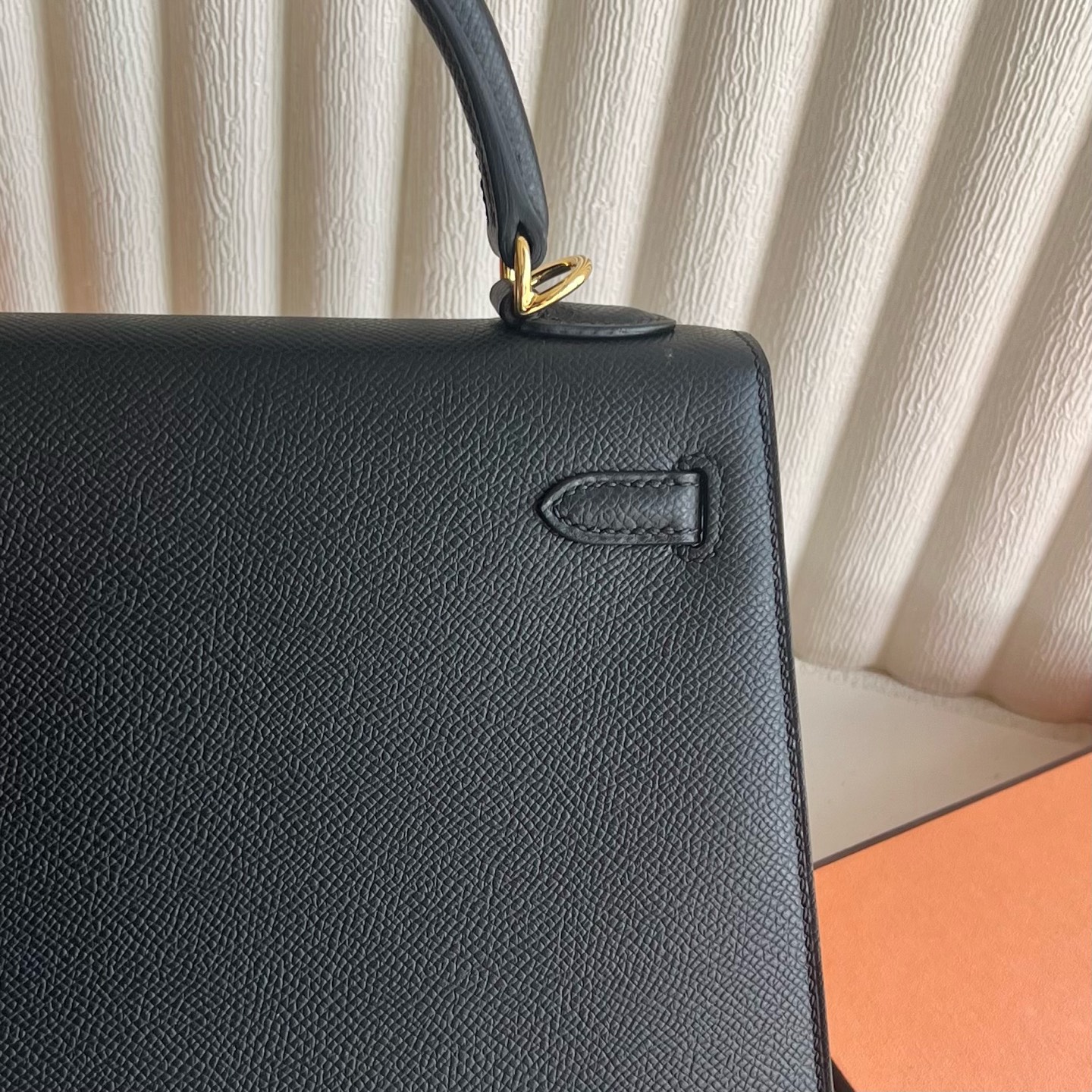 Kelly 25cm Epsom Color: Ck89 black Noir fully handmade wax thread sewing Original hardware hand-engraved Gold buckle customized✈️ - Image 5