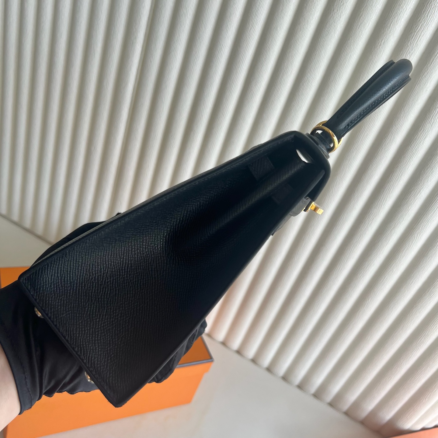 Kelly 25cm Epsom Color: Ck89 black Noir fully handmade wax thread sewing Original hardware hand-engraved Gold buckle customized✈️ - Image 10