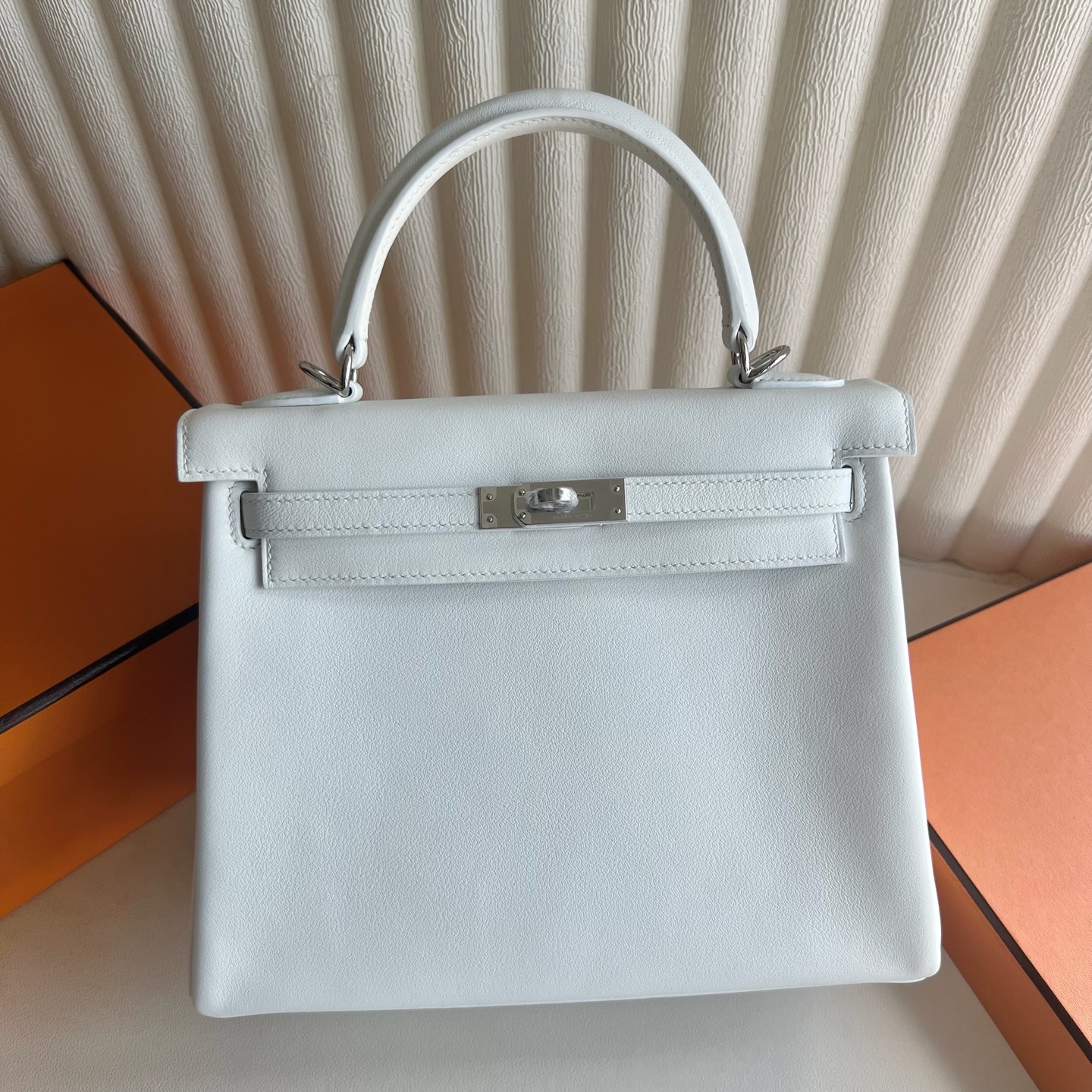 Kelly 25cm Swift original imported plain leather Color: 01 pure white, white silver buckle, fully handmade wax stitching Silver buckle customized✈️