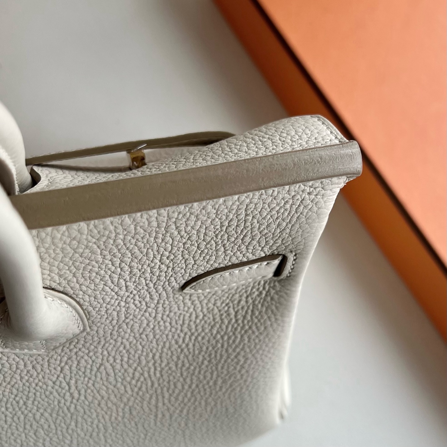 Birkin 25cm Togo original calfskin imported from Germany Color: Ck10 milkshake white Craie fully handmade wax stitching Original hardware hand-engraved Gold buckle customized✈️ - Image 4