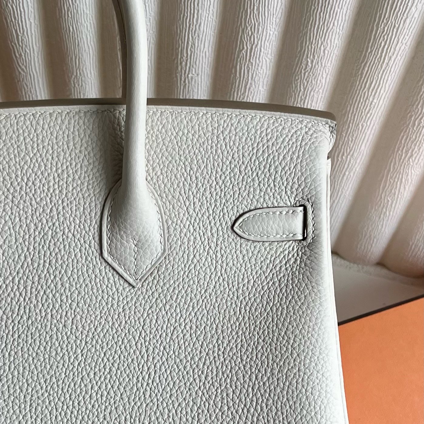 Birkin 25cm Togo original calfskin imported from Germany Color: Ck10 milkshake white Craie fully handmade wax stitching Original hardware hand-engraved Gold buckle customized✈️ - Image 6