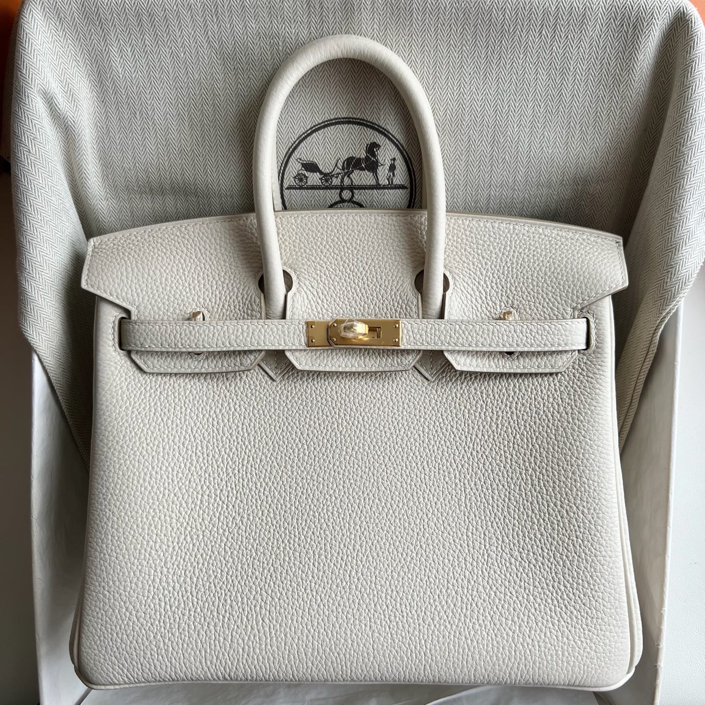Birkin 25cm Togo original calfskin imported from Germany Color: Ck10 milkshake white Craie fully handmade wax stitching Original hardware hand-engraved Gold buckle customized✈️ - Image 11