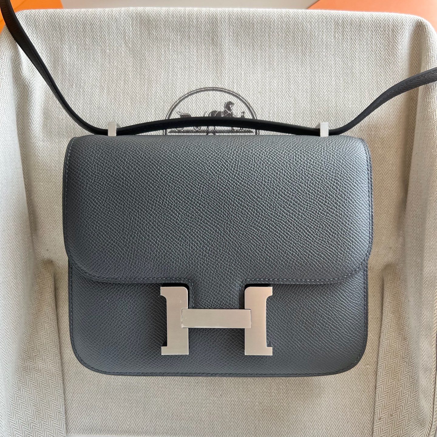Constance 18cm mirror style🪞Epsom Color: H0 haze gray Gris Misty brushed silver buckle Fully handmade wax stitching Bphw customized✈️ - Image 11