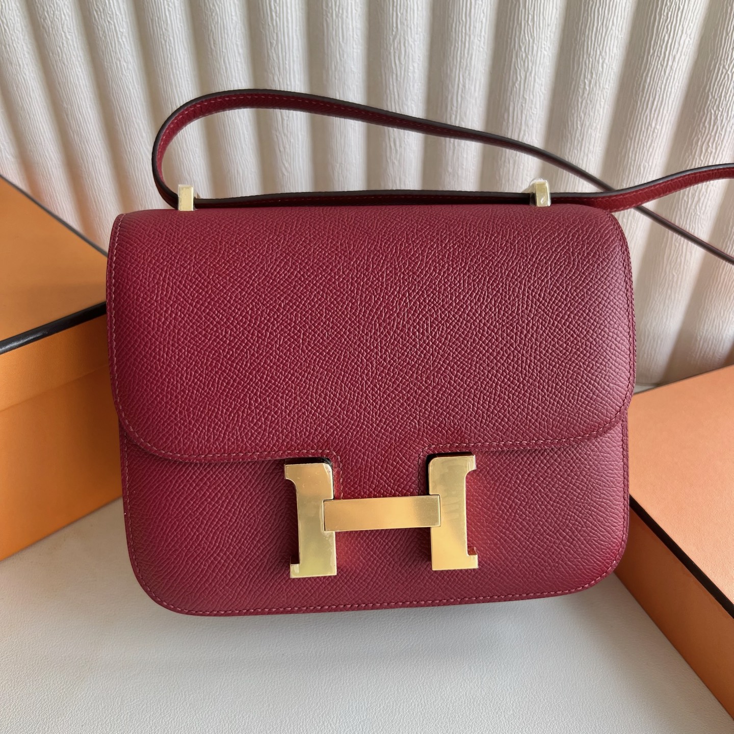 Constance 18cm Epsom Color: K1 garnet red rouge grenat Ghw Fully handmade wax stitching Gold buckle customized✈️