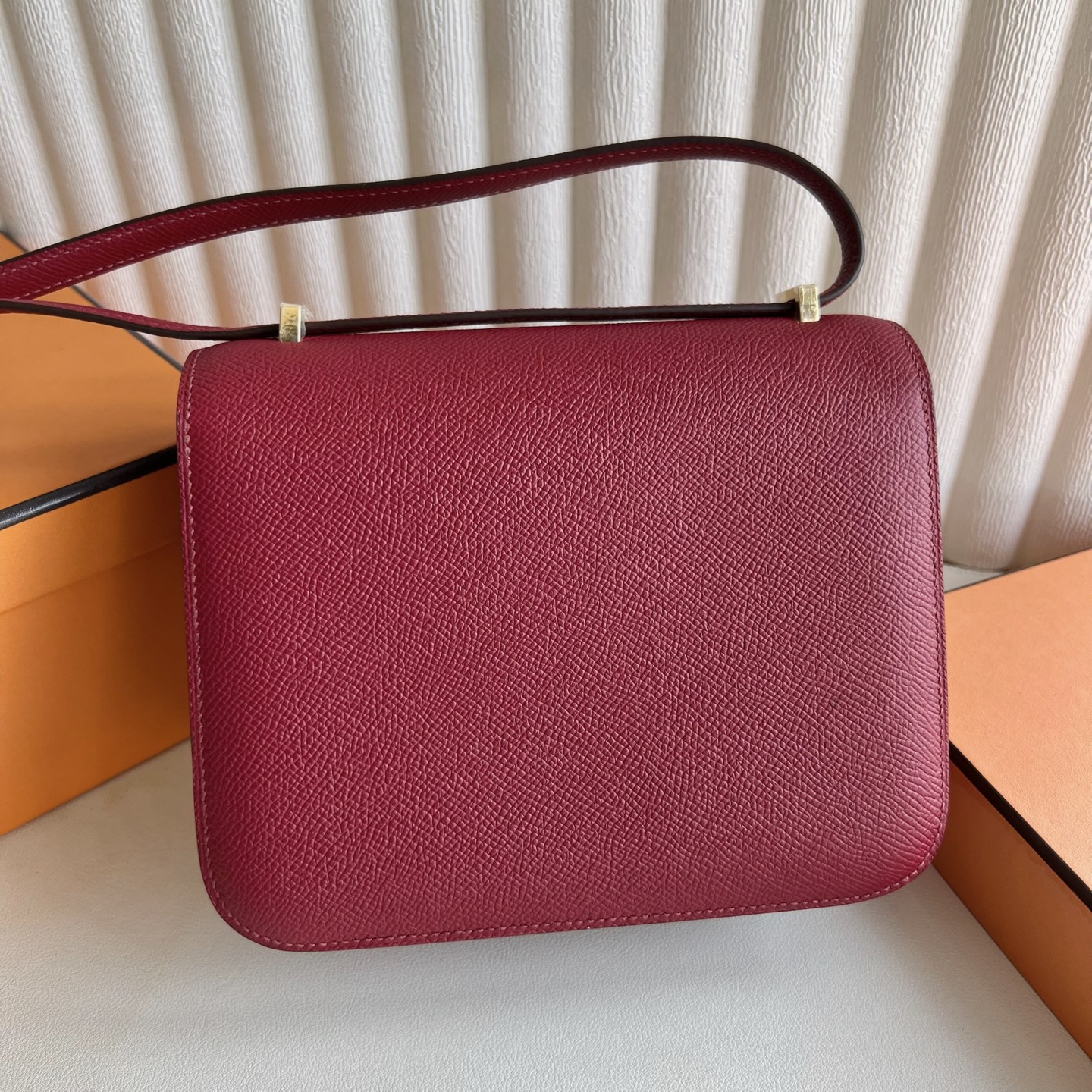 Constance 18cm Epsom Color: K1 garnet red rouge grenat Ghw Fully handmade wax stitching Gold buckle customized✈️ - Image 4
