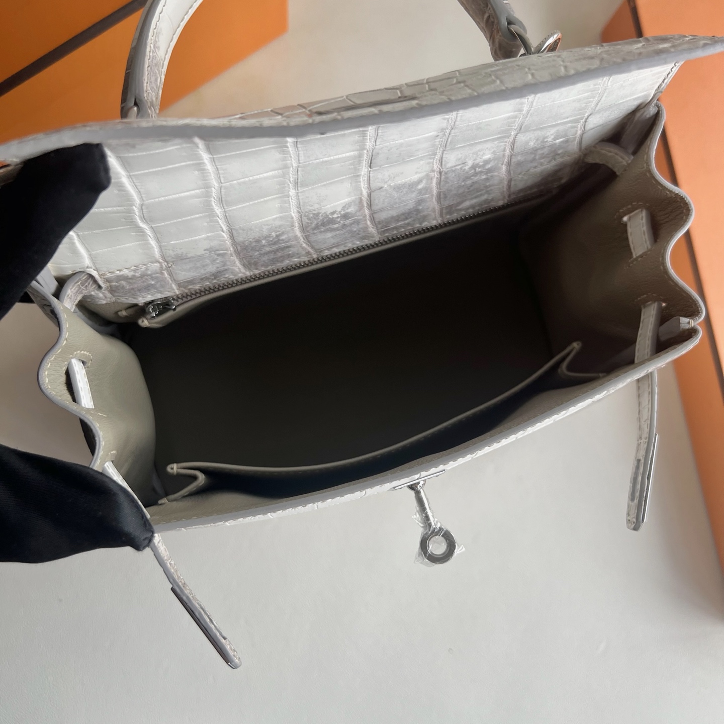 Spot Kelly 25cm Himalayan Himalayan Original imported Hac crocodile leather, fully handmade wax stitching Silver buckle Stock - Image 6