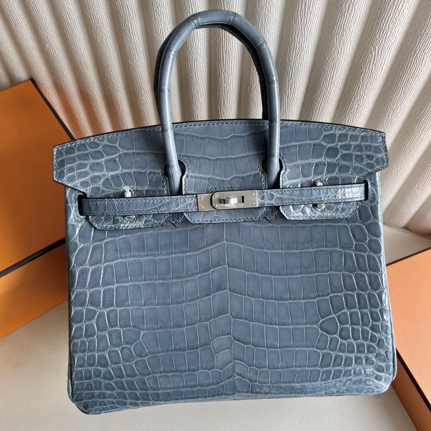 Birkin 25cm Shiny Nilo Crocodile Color: Ck75 denim blue, silver buckle, fully handmade wax stitching Ghw customized✈️