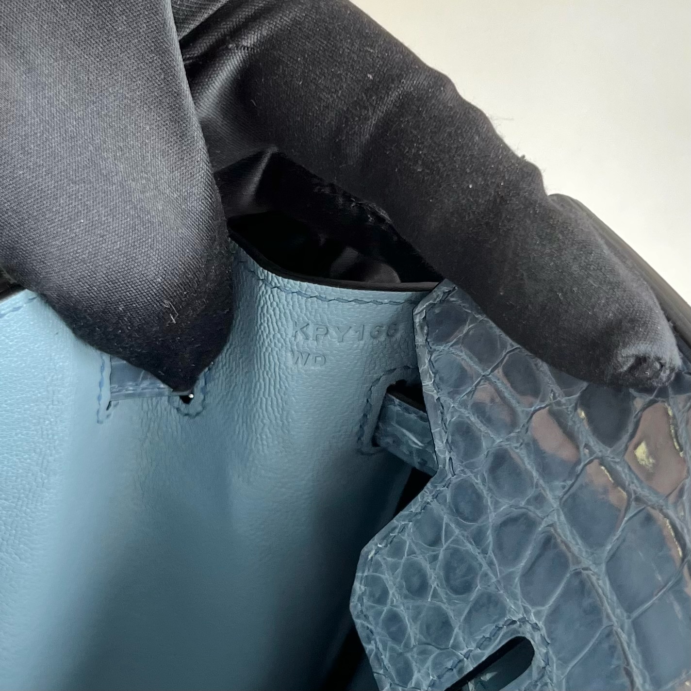 Birkin 25cm Shiny Nilo Crocodile Color: Ck75 denim blue, silver buckle, fully handmade wax stitching Ghw customized✈️ - Image 8