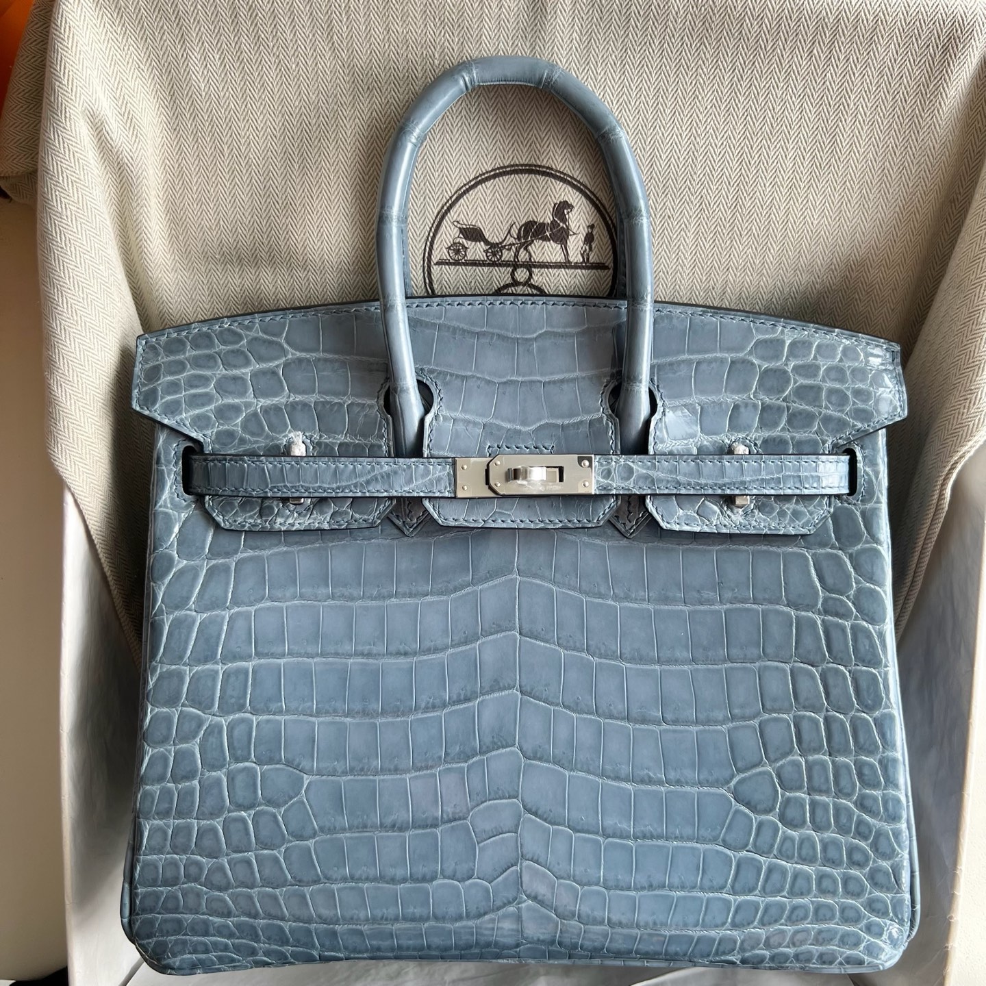 Birkin 25cm Shiny Nilo Crocodile Color: Ck75 denim blue, silver buckle, fully handmade wax stitching Ghw customized✈️ - Image 11