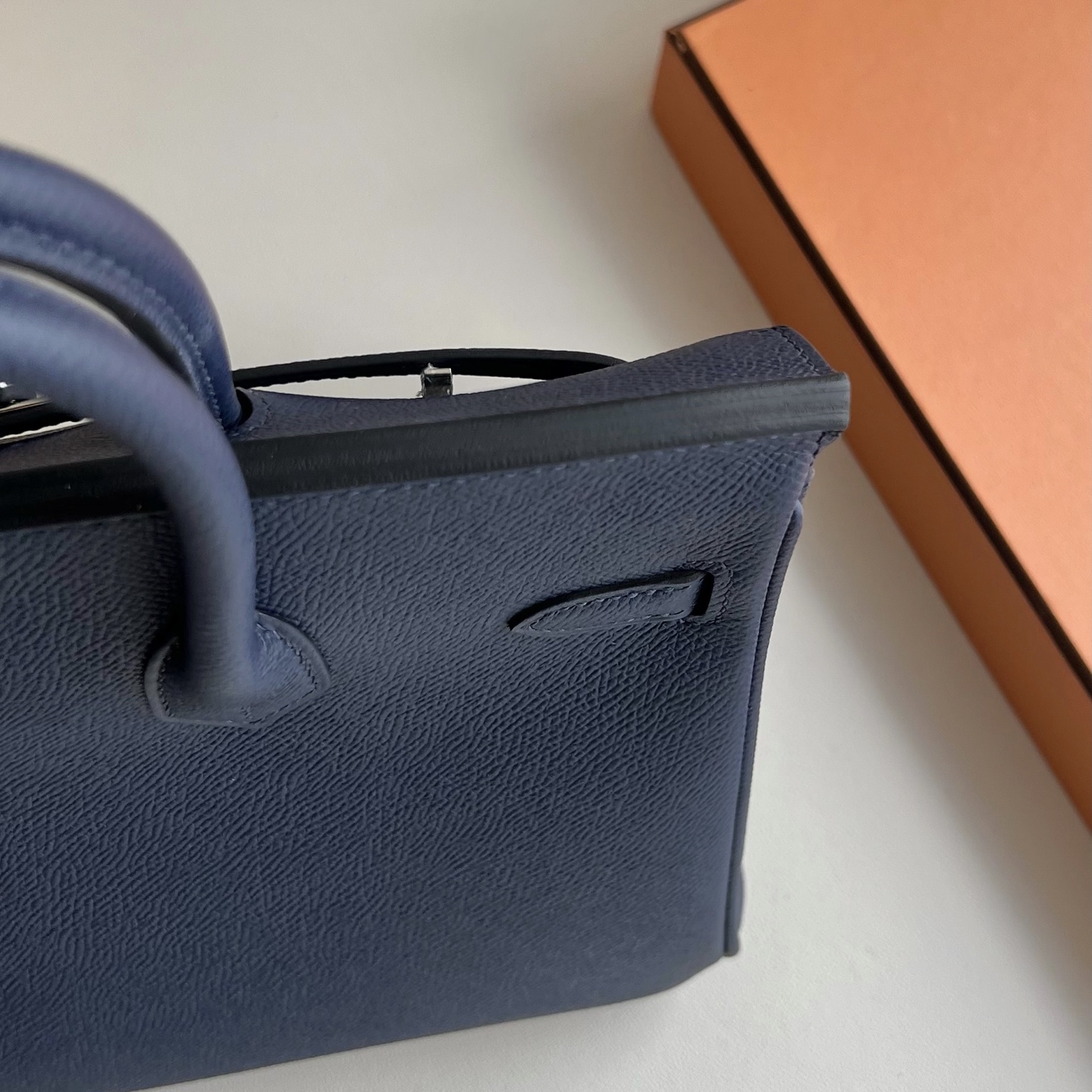 Birkin 25cm Epsom original imported from Germany palm print Color: Ck73 Sapphire Blue Blue Sapphire Phw Fully handmade wax thread sewing, silver buckle, customized✈️ - Image 4