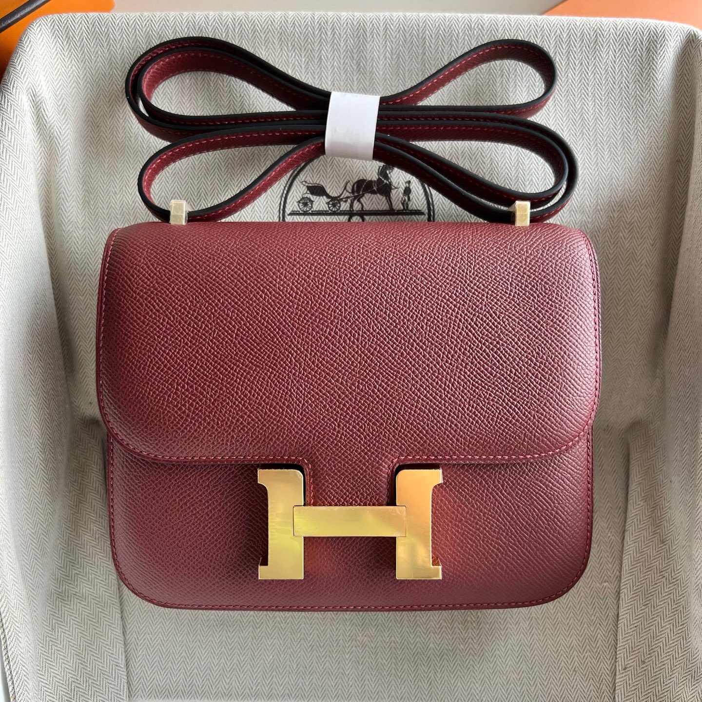 Constance 18cm mirror style🪞Epsom Color: 55 Hermès red Rouge H, fully handmade wax stitching Gold buckle customized✈️ - Image 11