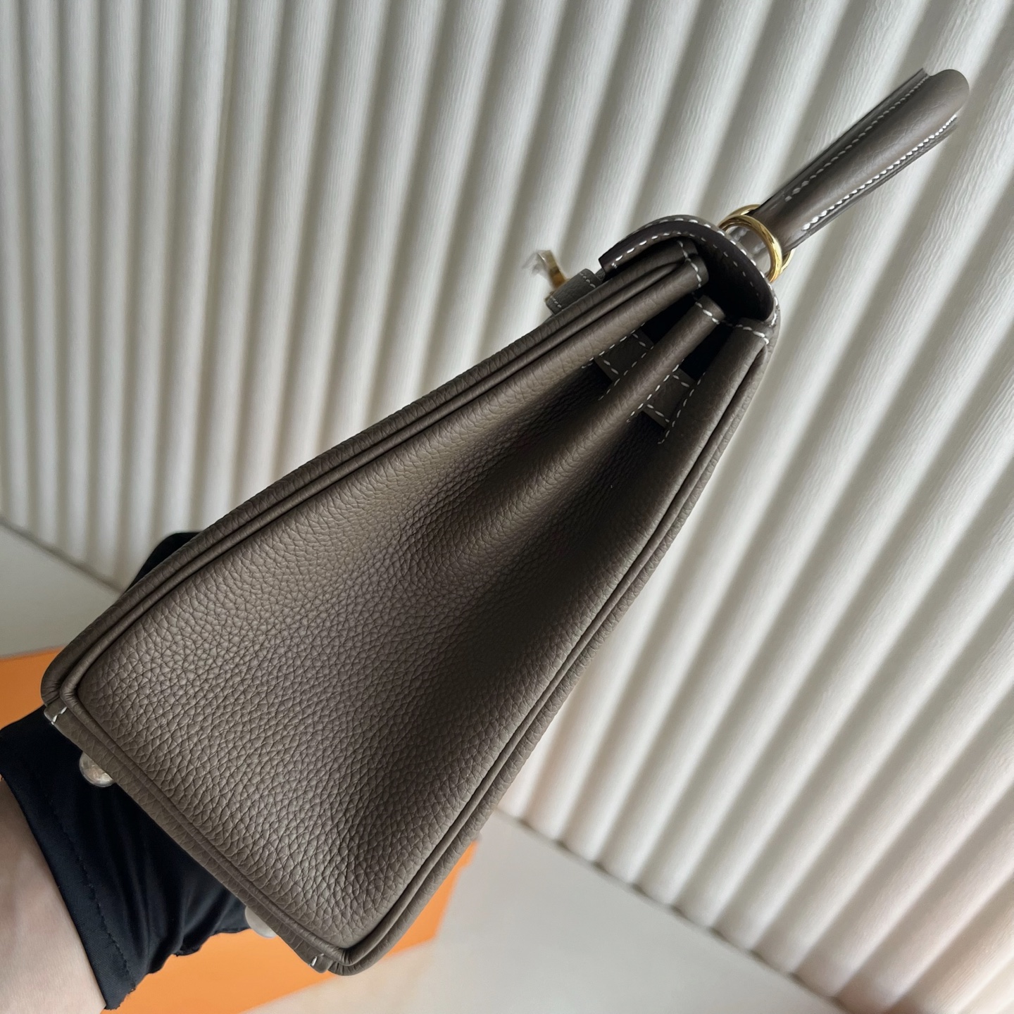 Kelly 25cm Togo original calfskin imported from Germany Color: 18 Elephant Gray Etoupe Fully handmade wax stitching Gold buckle Stock - Image 3