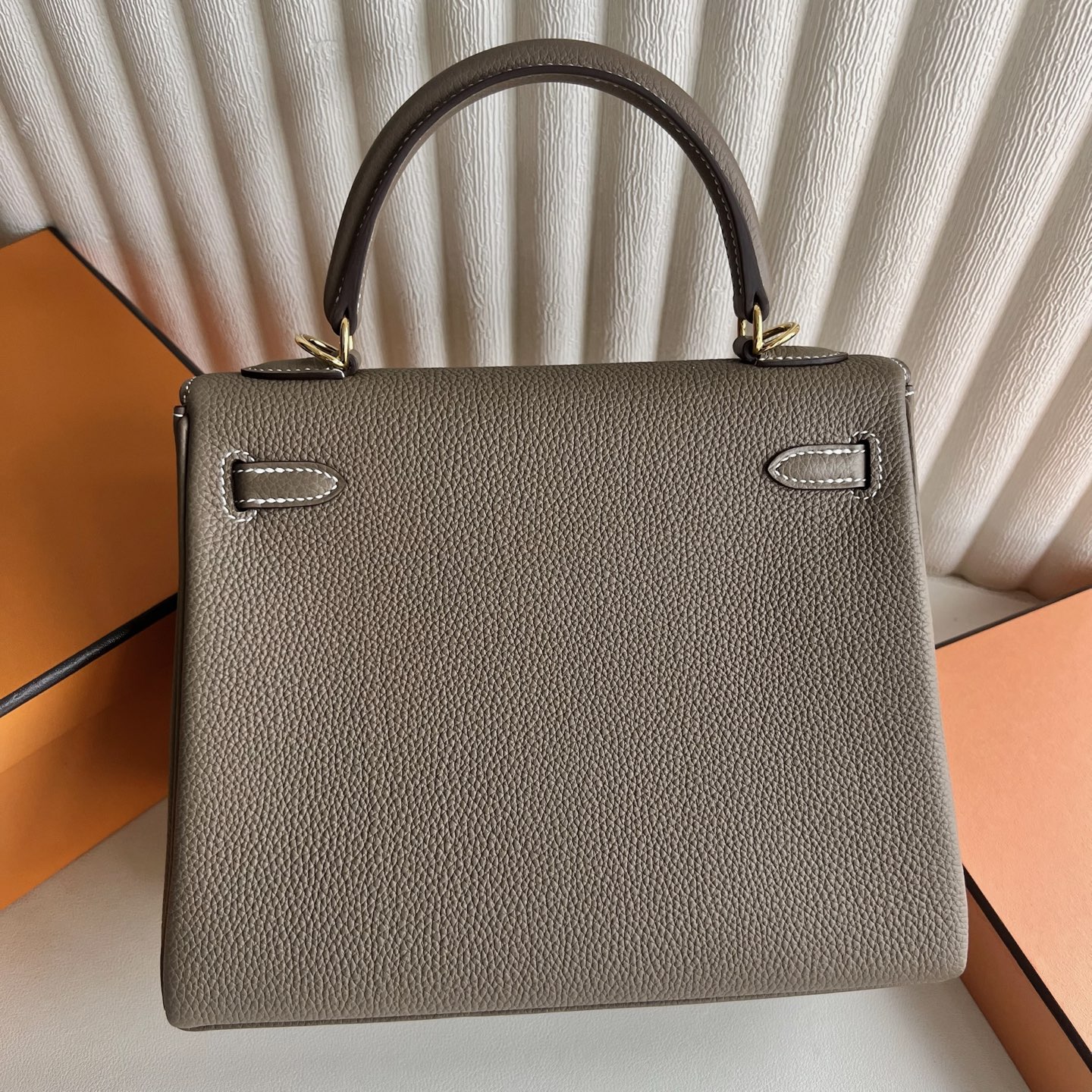 Kelly 25cm Togo original calfskin imported from Germany Color: 18 Elephant Gray Etoupe Fully handmade wax stitching Gold buckle Stock - Image 4