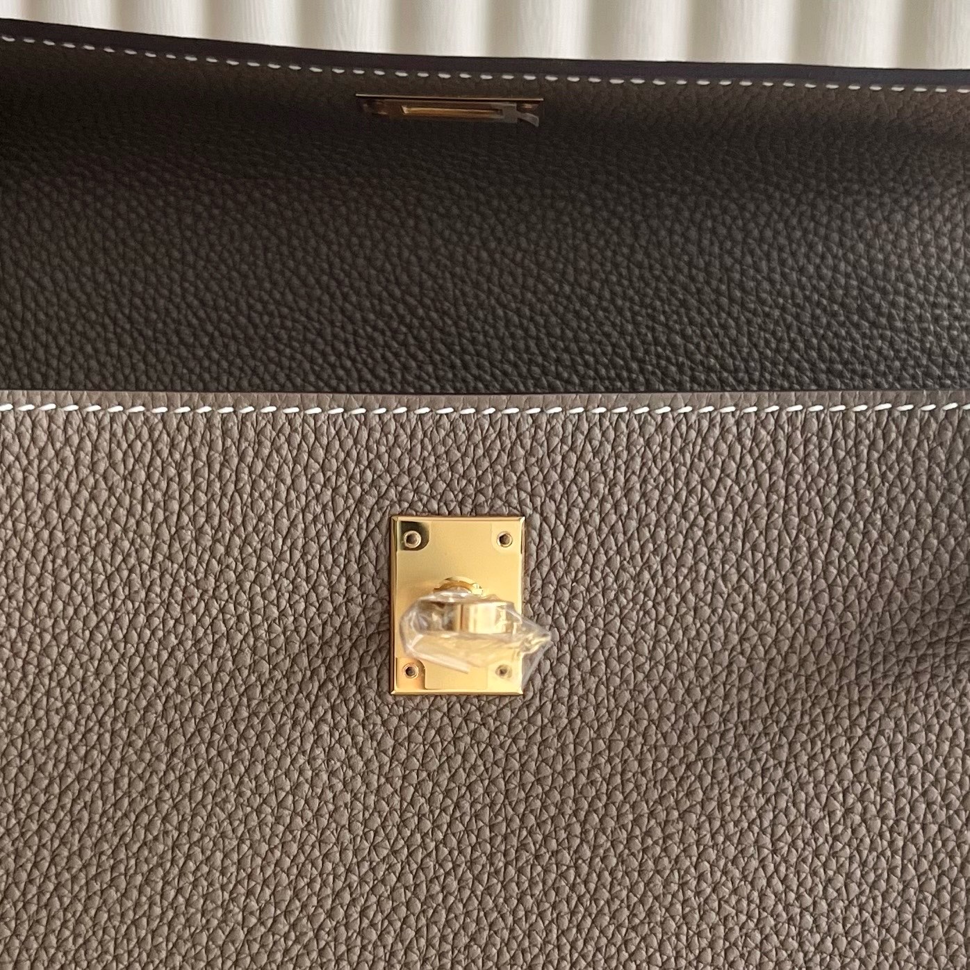 Kelly 25cm Togo original calfskin imported from Germany Color: 18 Elephant Gray Etoupe Fully handmade wax stitching Gold buckle Stock - Image 8