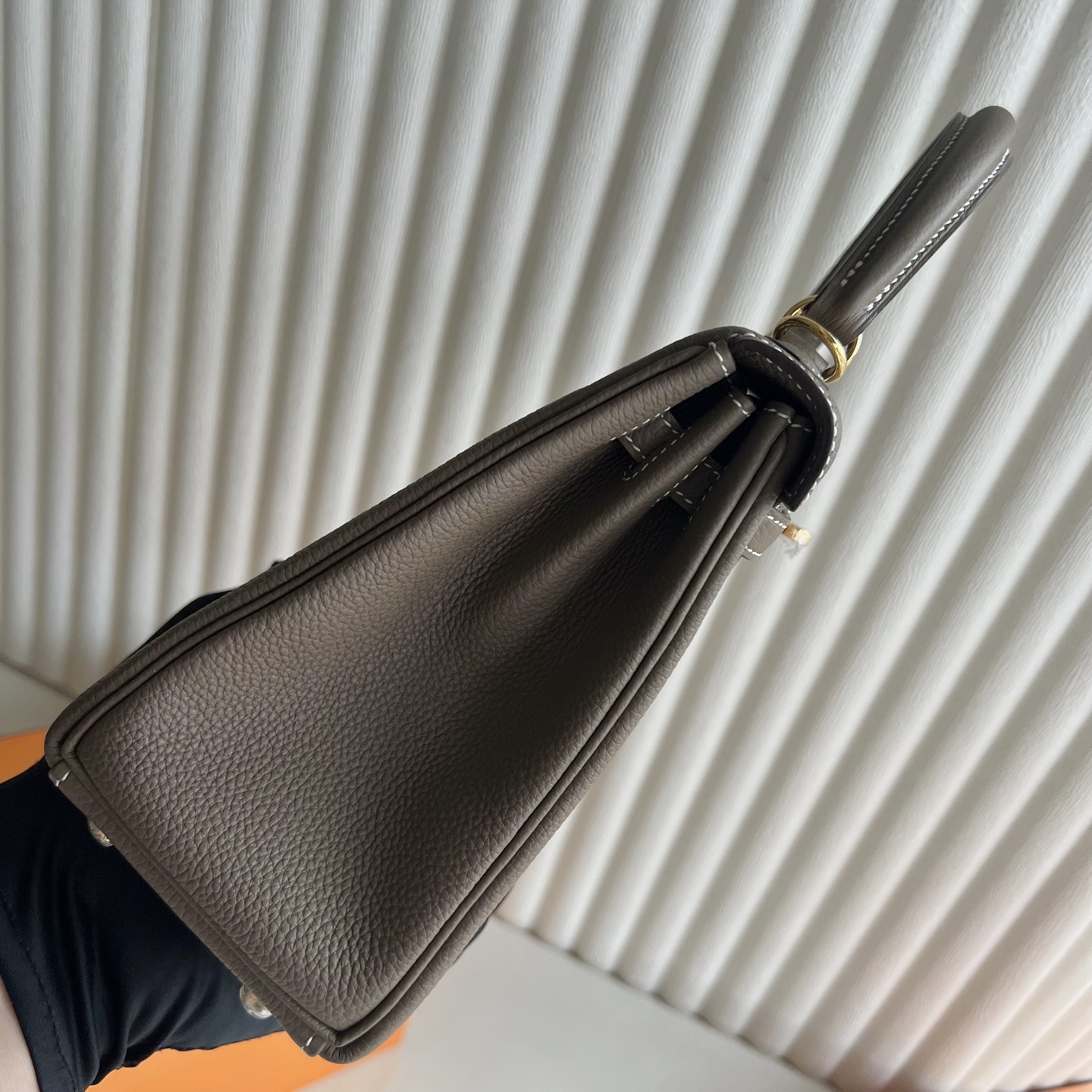 Kelly 25cm Togo original calfskin imported from Germany Color: 18 Elephant Gray Etoupe Fully handmade wax stitching Gold buckle Stock - Image 9