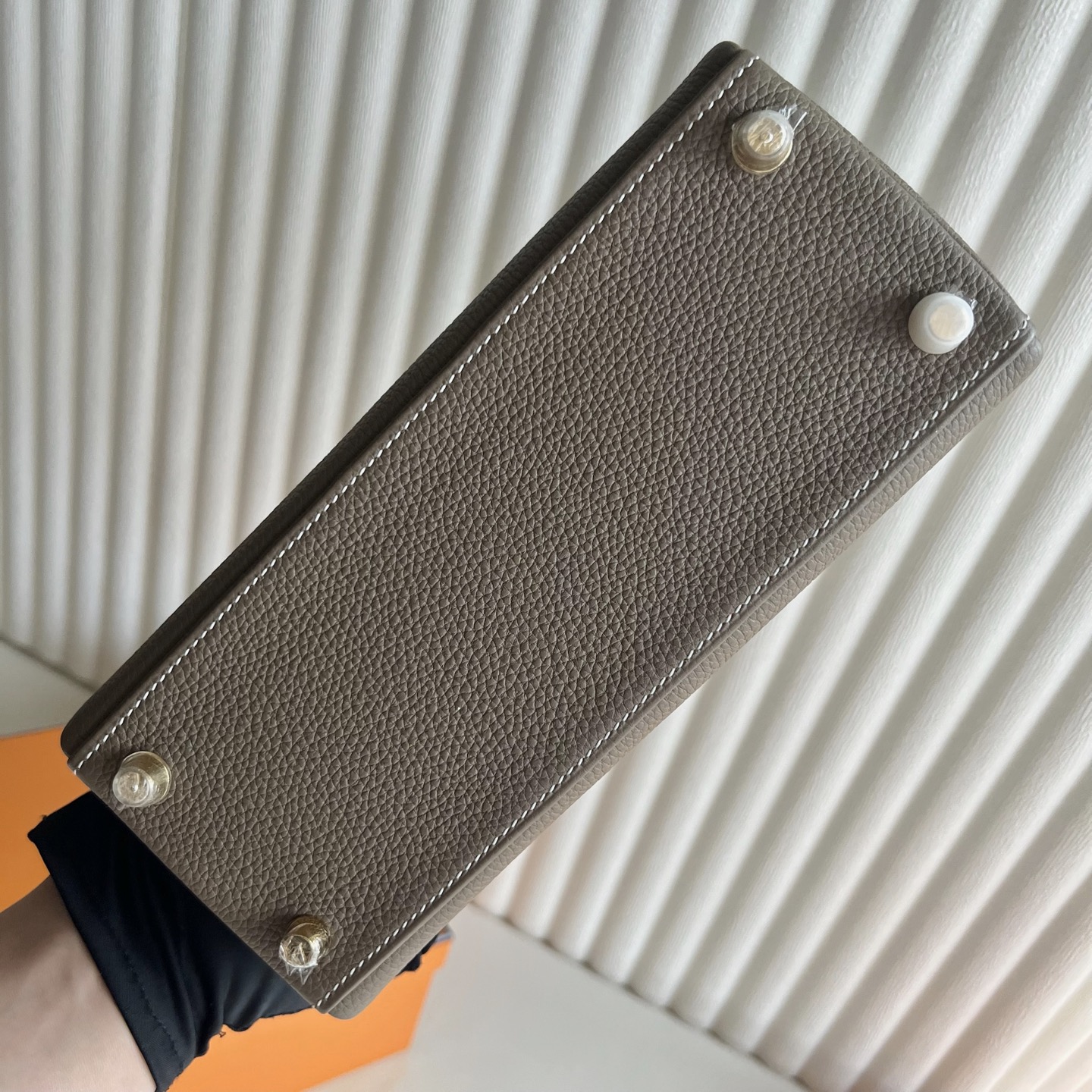 Kelly 25cm Togo original calfskin imported from Germany Color: 18 Elephant Gray Etoupe Fully handmade wax stitching Gold buckle Stock - Image 10