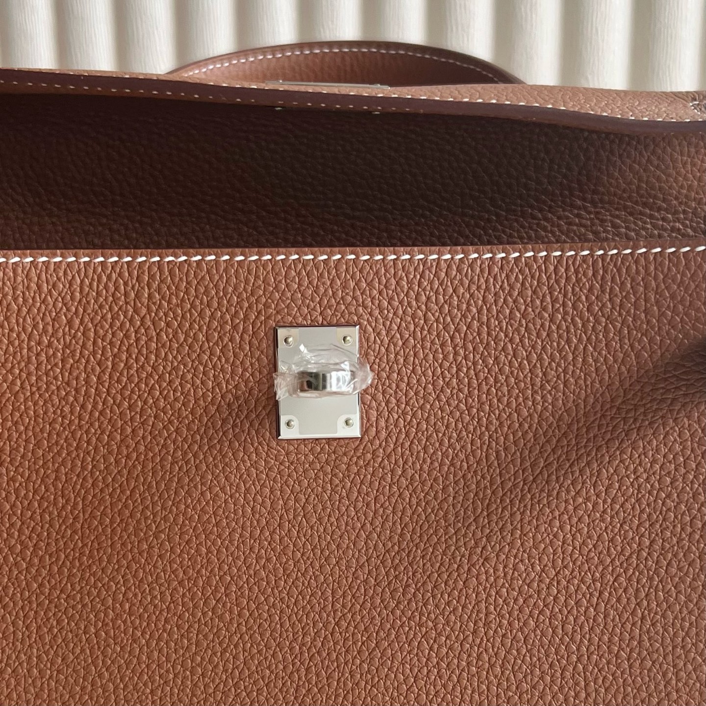Kelly 25cm Togo Original calfskin imported from Germany Color: Ck37 golden brown Gold Fully handmade wax stitching Silver buckle Stock - Image 7