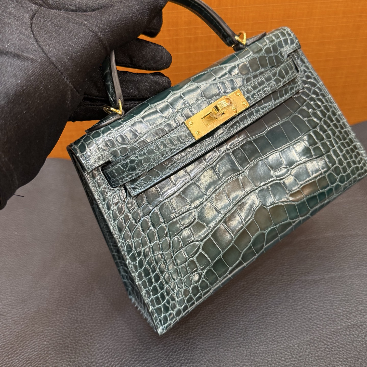 Kelly Mini Glossy American Alligator Color: V0 Rousseau Green Gold Buckle Fully Handmade Wax Thread Sewing Shiny Alligator Crocodile Ghw Stock - Image 2