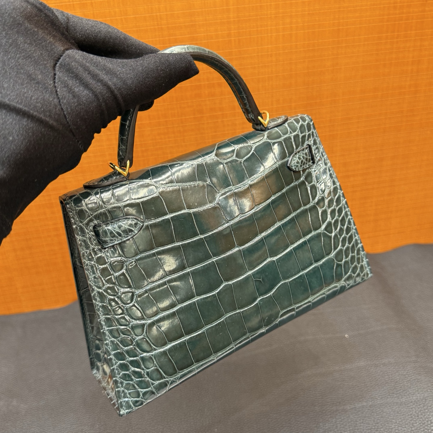 Kelly Mini Glossy American Alligator Color: V0 Rousseau Green Gold Buckle Fully Handmade Wax Thread Sewing Shiny Alligator Crocodile Ghw Stock - Image 6
