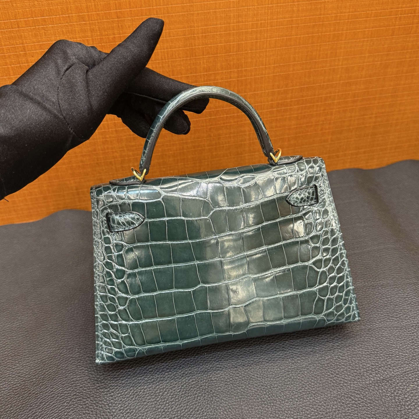 Kelly Mini Glossy American Alligator Color: V0 Rousseau Green Gold Buckle Fully Handmade Wax Thread Sewing Shiny Alligator Crocodile Ghw Stock - Image 7