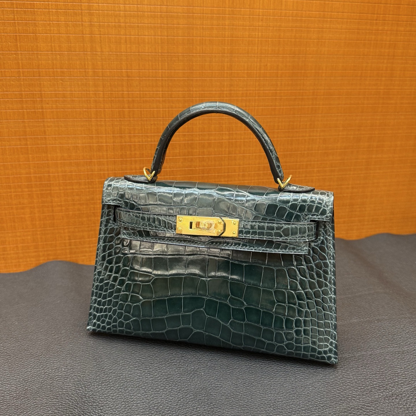 Kelly Mini Glossy American Alligator Color: V0 Rousseau Green Gold Buckle Fully Handmade Wax Thread Sewing Shiny Alligator Crocodile Ghw Stock - Image 14