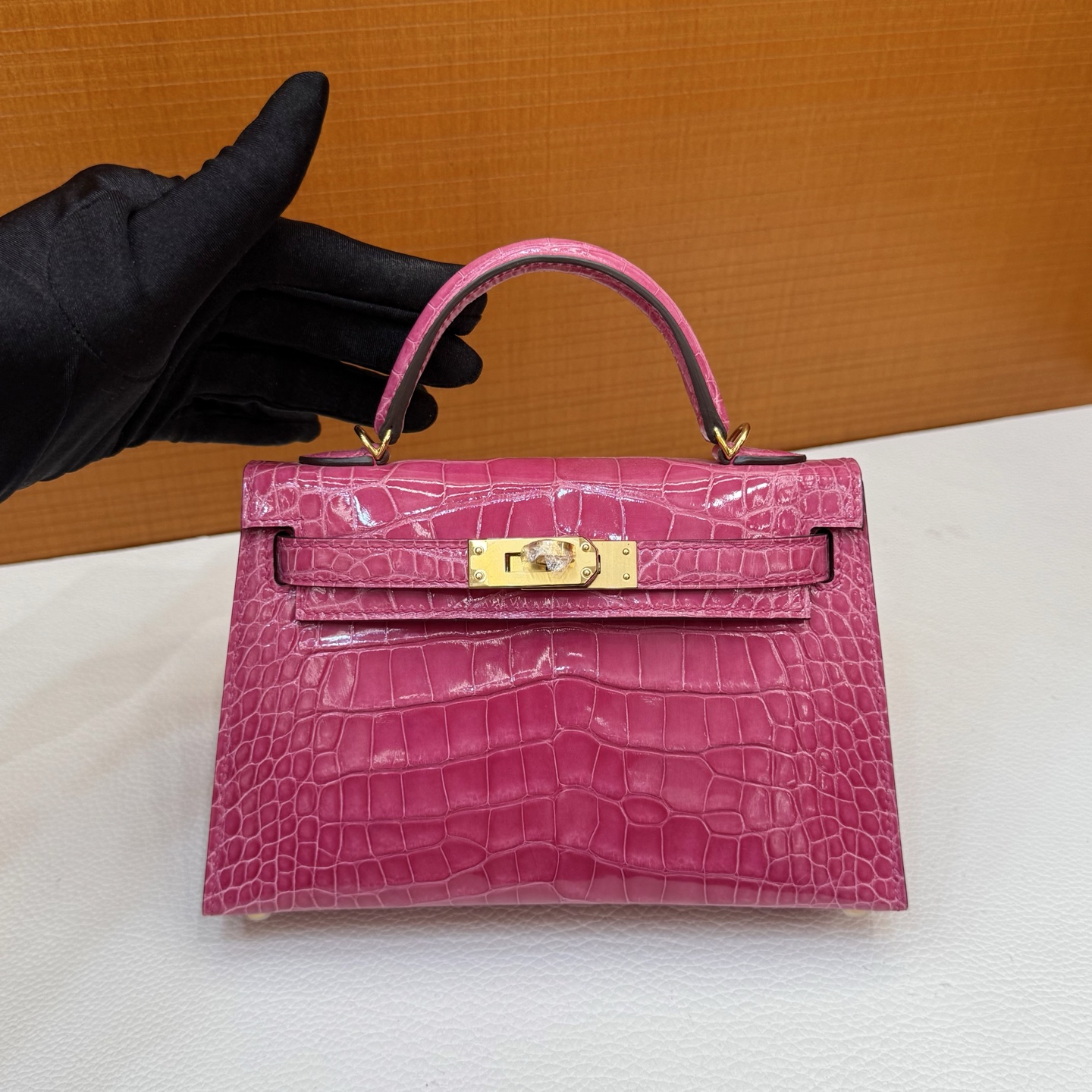 Kelly Mini Glossy American Alligator Color: 5j peach pink, gold buckle, fully handmade wax stitching Shiny Alligator Crocodile Ghw Stock